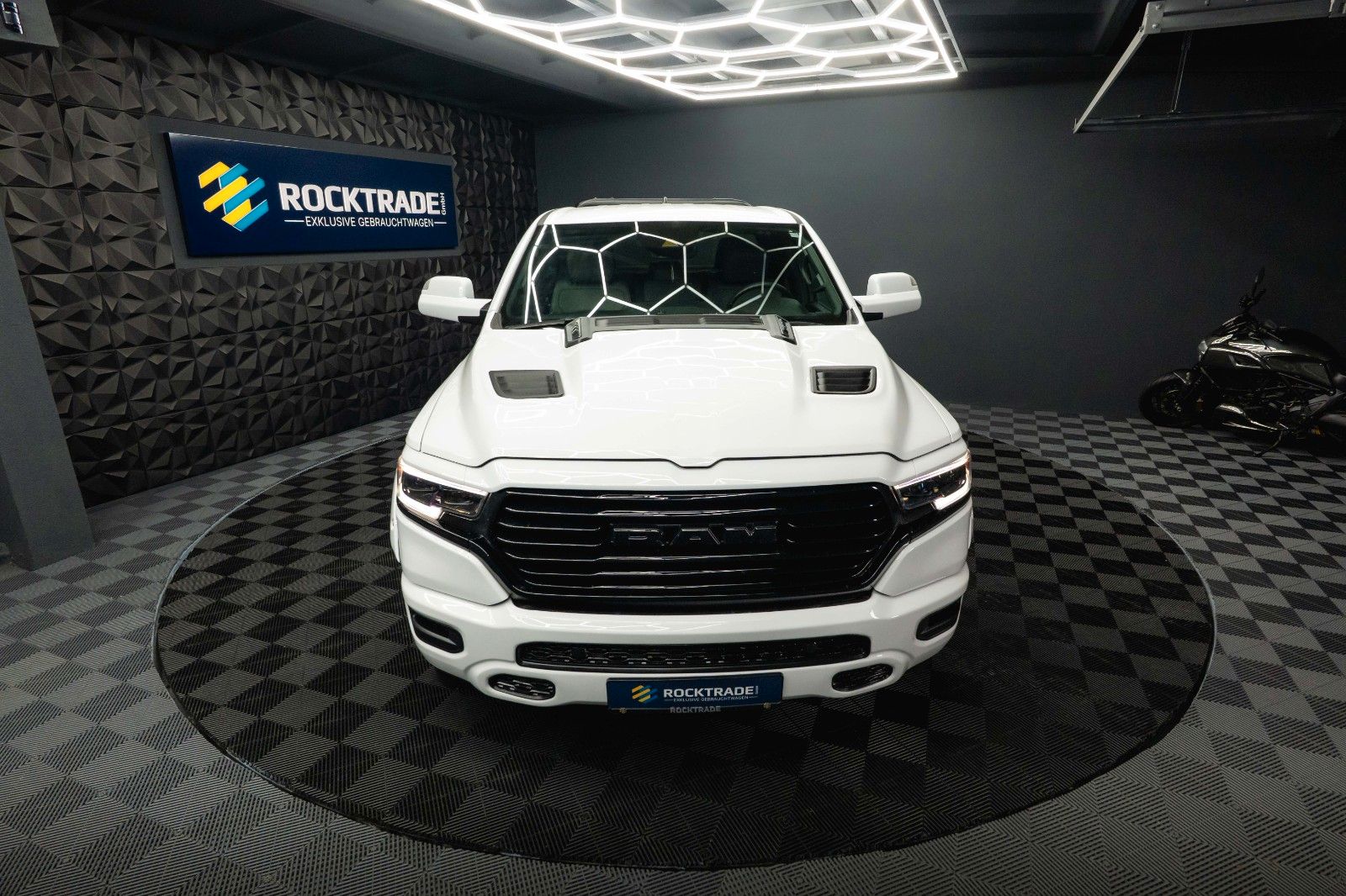 Fahrzeugabbildung Dodge RAM 5.7 V8 HEMI 4x4 OFFROAD LONGBED Limited 19%