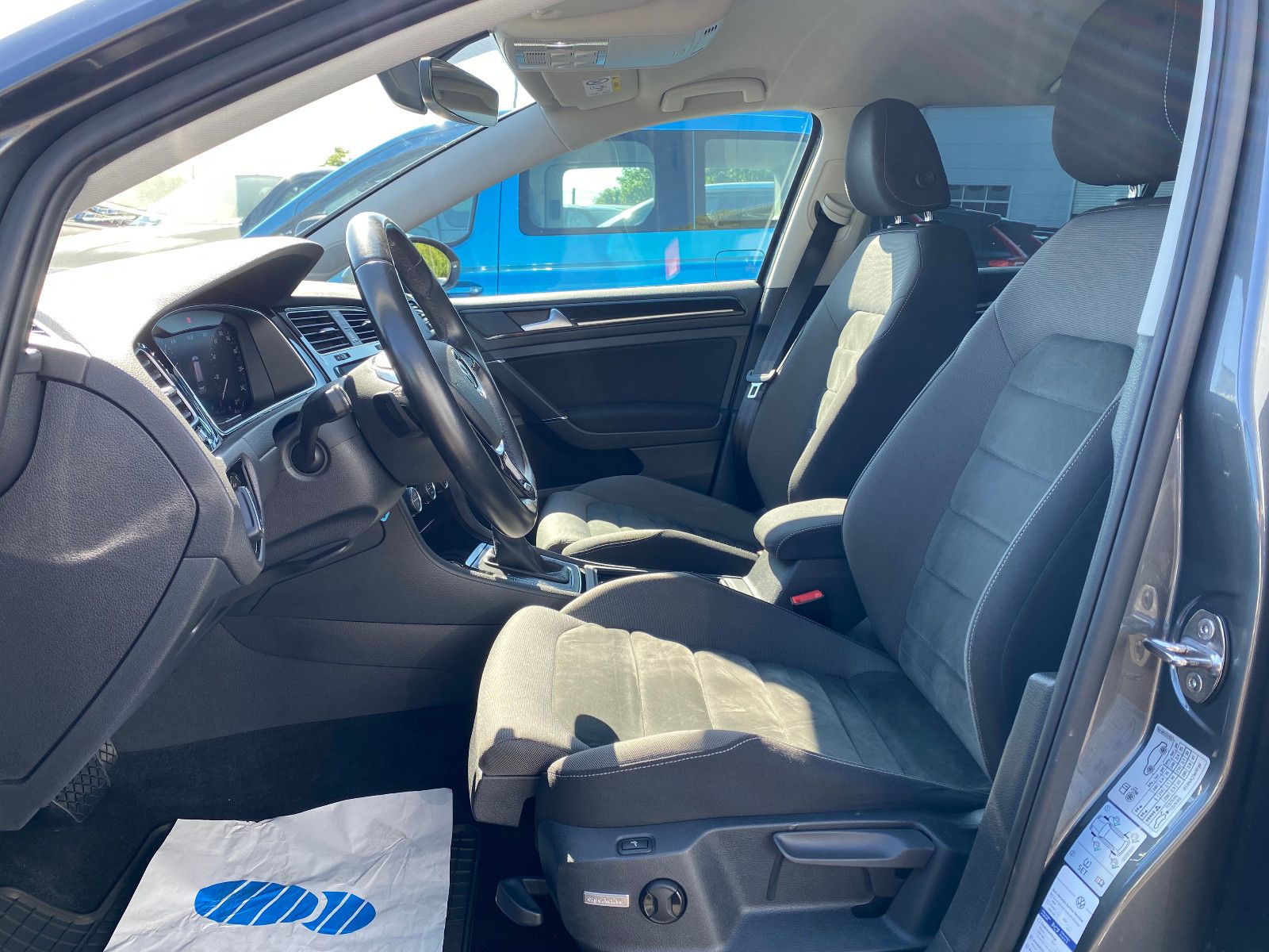 Fahrzeugabbildung Volkswagen Golf VII Variant Highline TSI DSG ACC LED Kamera