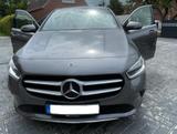 Mercedes-Benz B 180 -