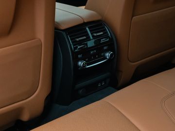 Fahrzeugabbildung BMW 530d Tour HUD ACC Kamera DAB Komfortzugang