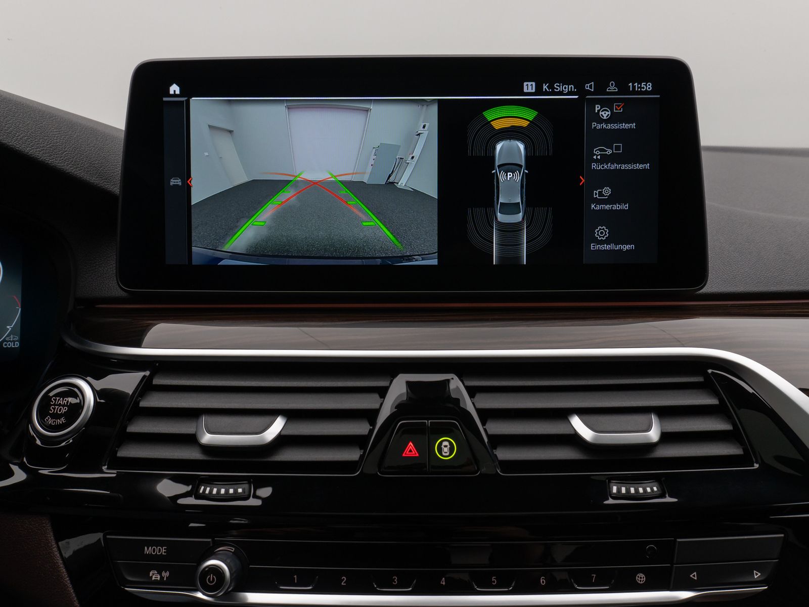 Fahrzeugabbildung BMW 540i xD M Sport Glasdach Kamera DAB H/K Massage