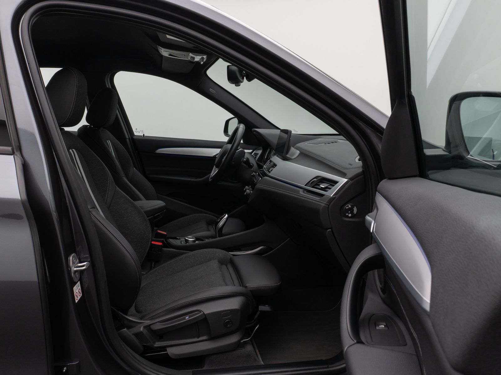 Fahrzeugabbildung BMW X1 sD20i SportLine Kamera HUD DAB HiFi Alarm LED