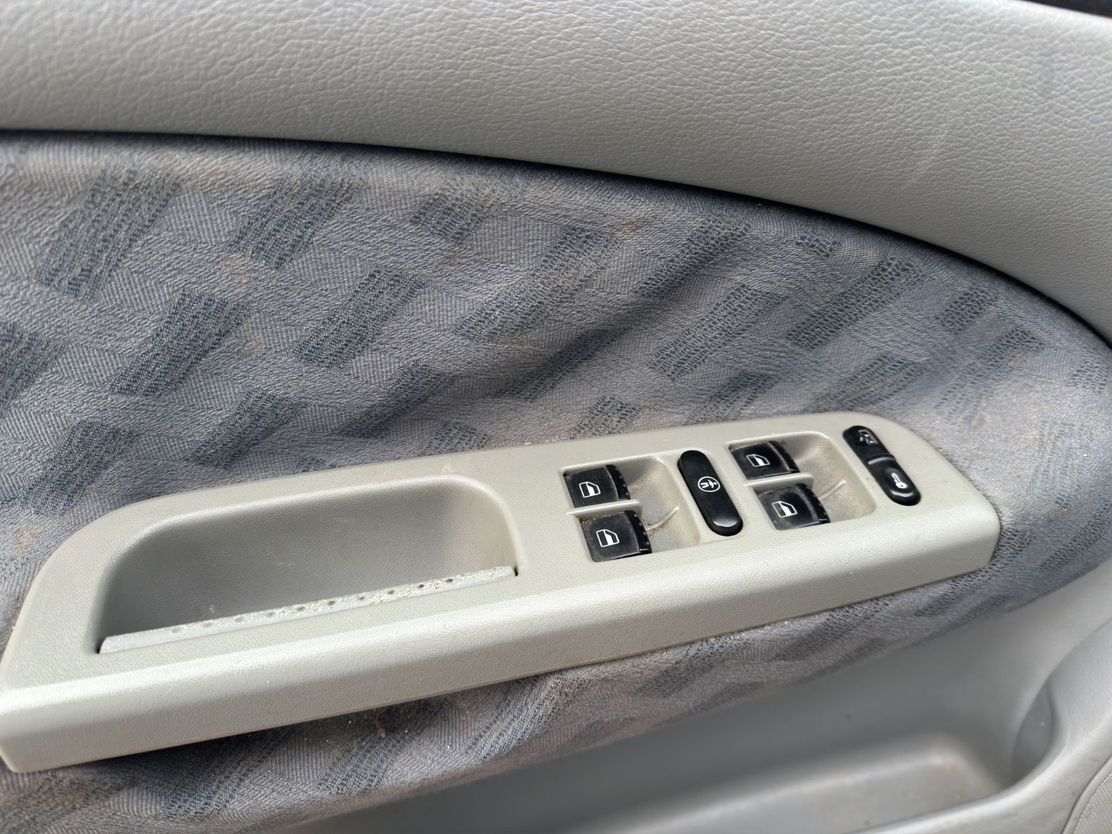 Fahrzeugabbildung SKODA Octavia/Klima/El.Schiebedach/Sitzhzg./S-W-Reifen