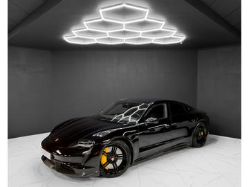 صورة 1 لـ 2020 Porsche TAYCAN