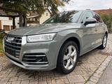 Audi Q5 50 TFSI e quattro S-Line - mit Hybrid-Antrieb: Grau, Winterreifen, Geländewagen