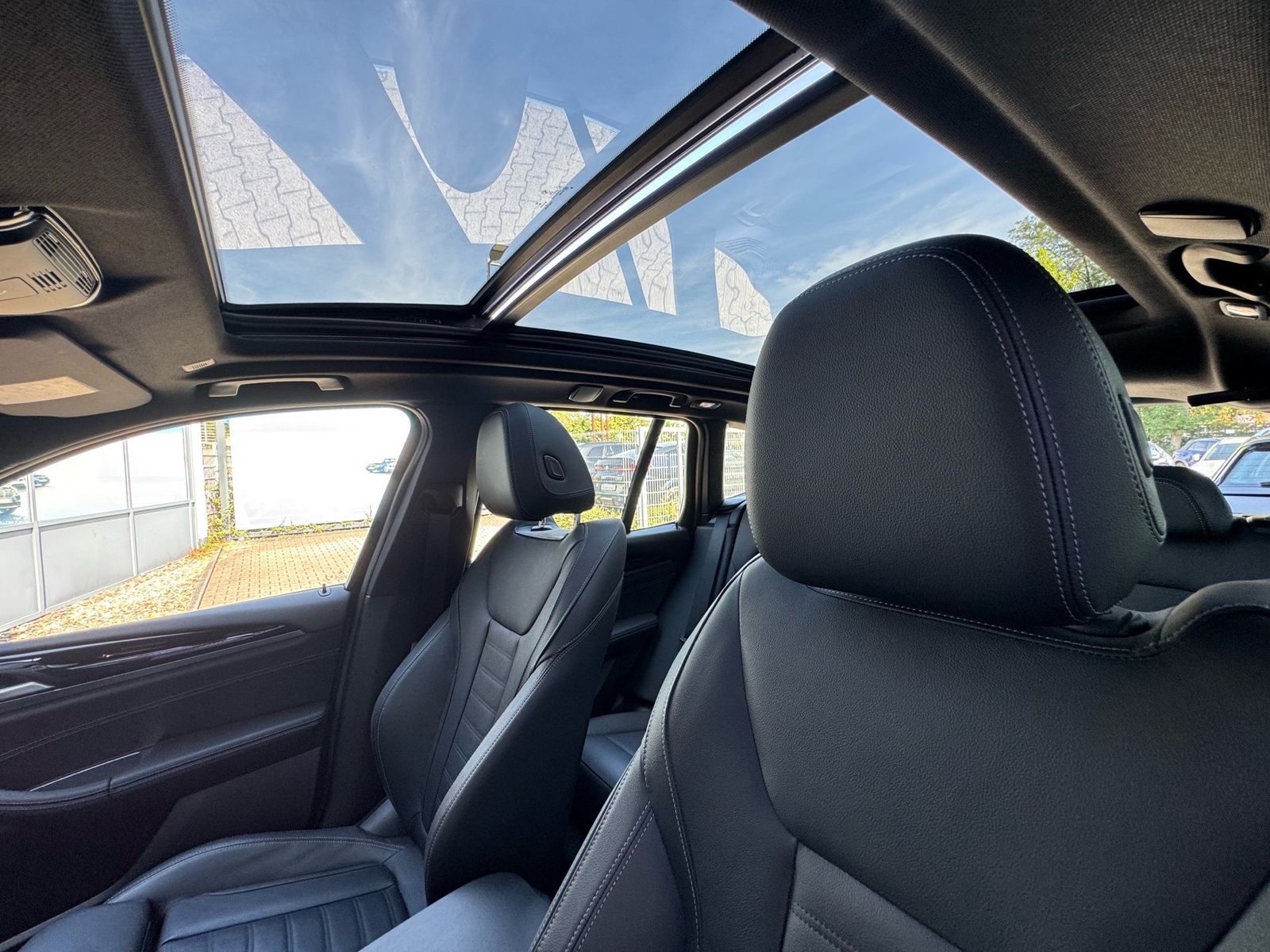 BMW X3 xDrive30e Sportsitz HuD Pano LASER RFK DA 19 foto 6