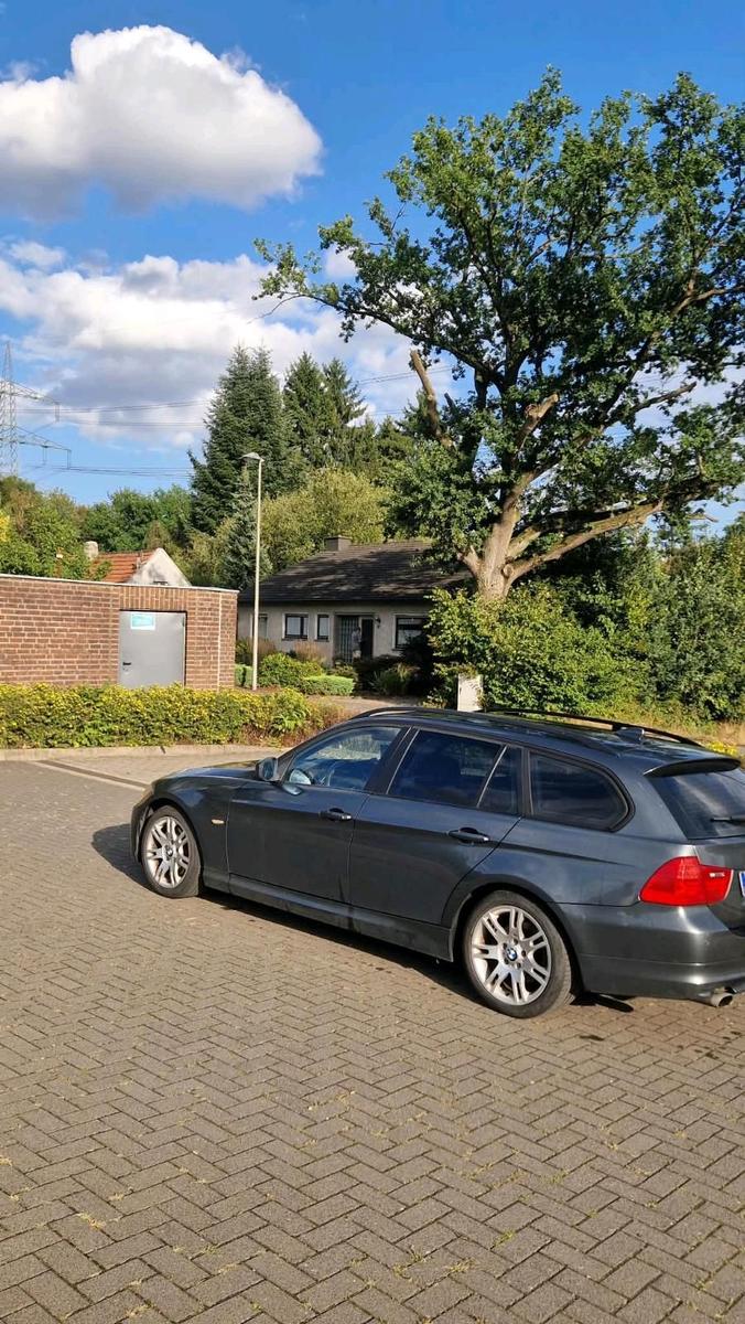 BMW 318 2009 — photo 7