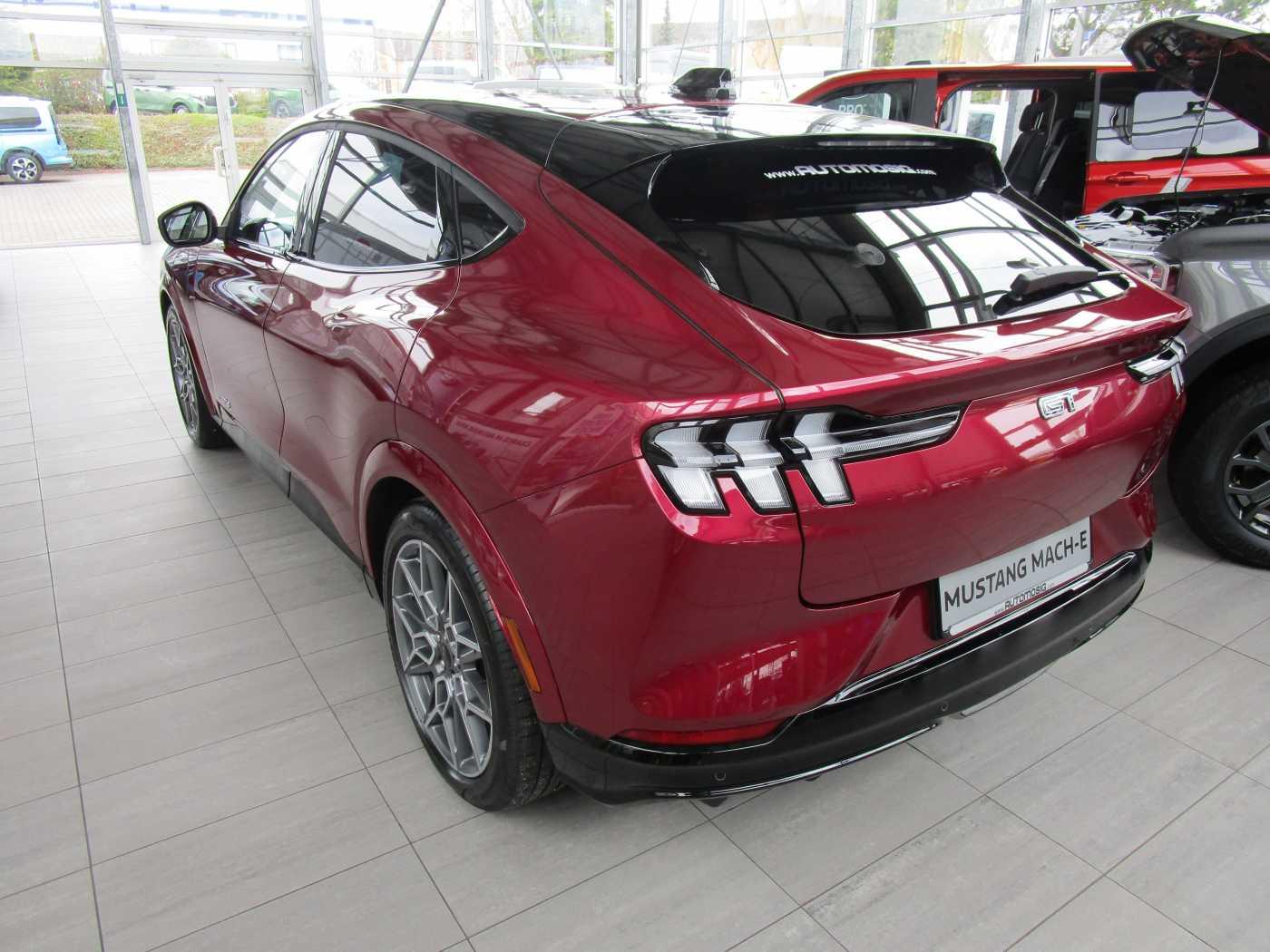 Ford Mustang Mach-E AWD GT