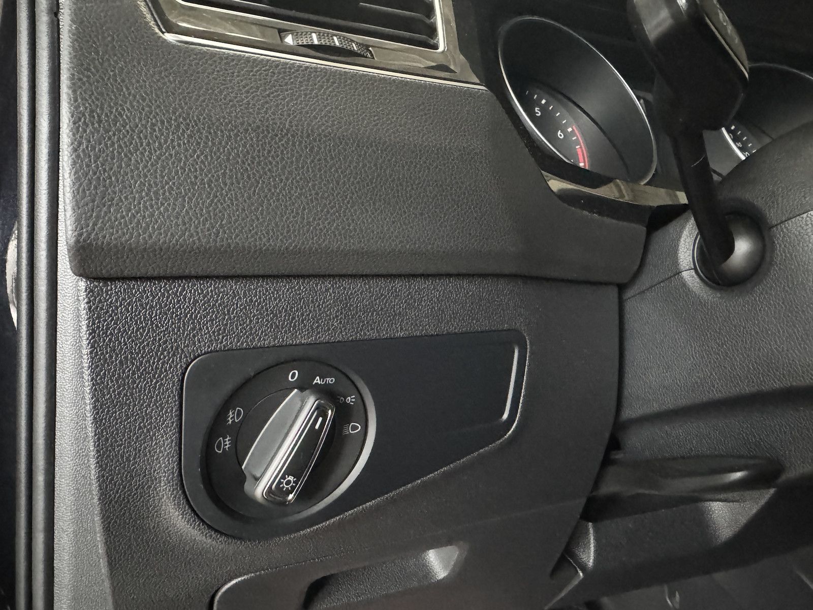 Fahrzeugabbildung Volkswagen Tiguan 1.5 TSI DSG Navi//DAB/ACC/Spur/Ahk