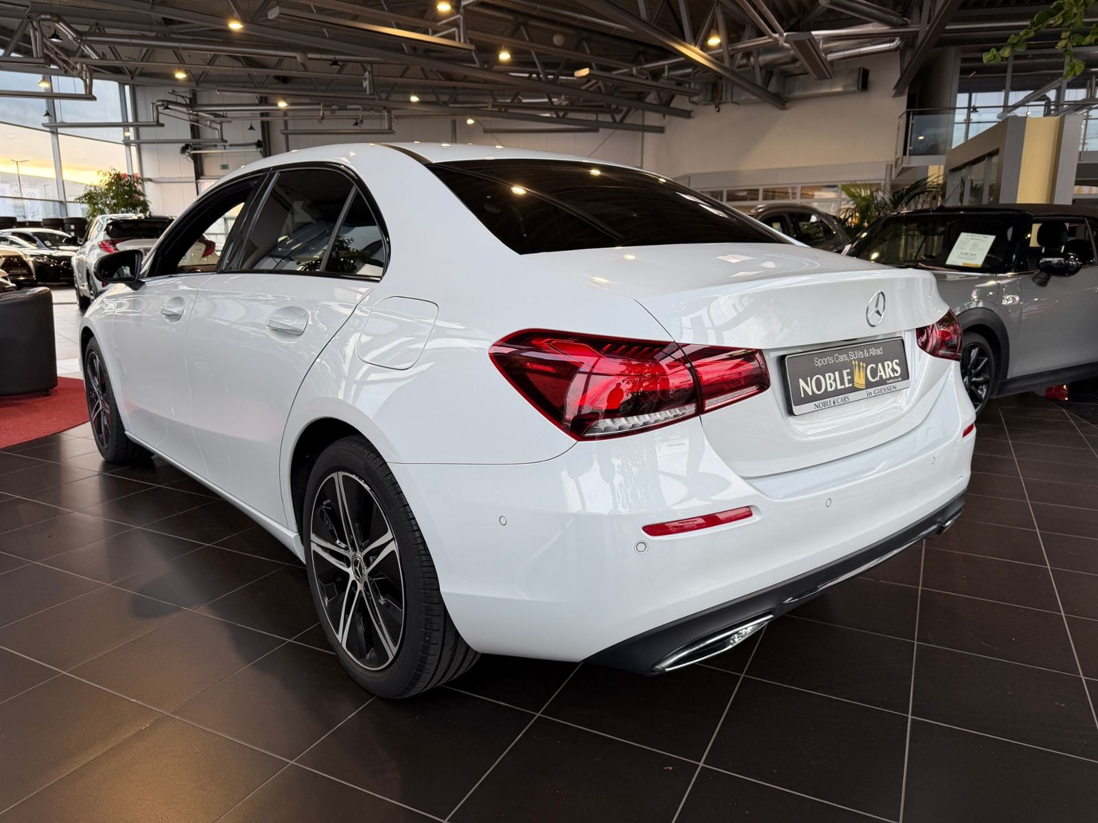 Fahrzeugabbildung Mercedes-Benz A 200 Limousine Progressive NIGHT 360° DIST