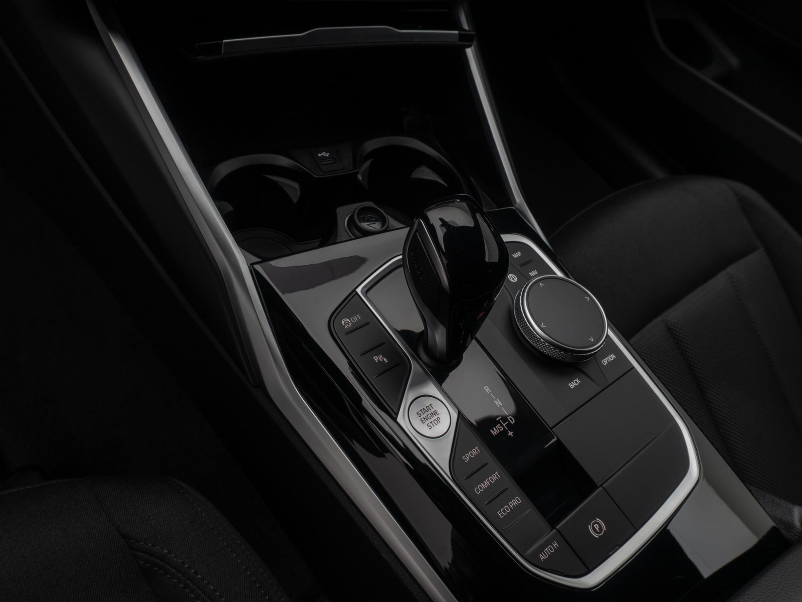 Fahrzeugabbildung BMW 318d HiFi Kamera DAB Alarm WLAN FernlichtAssist