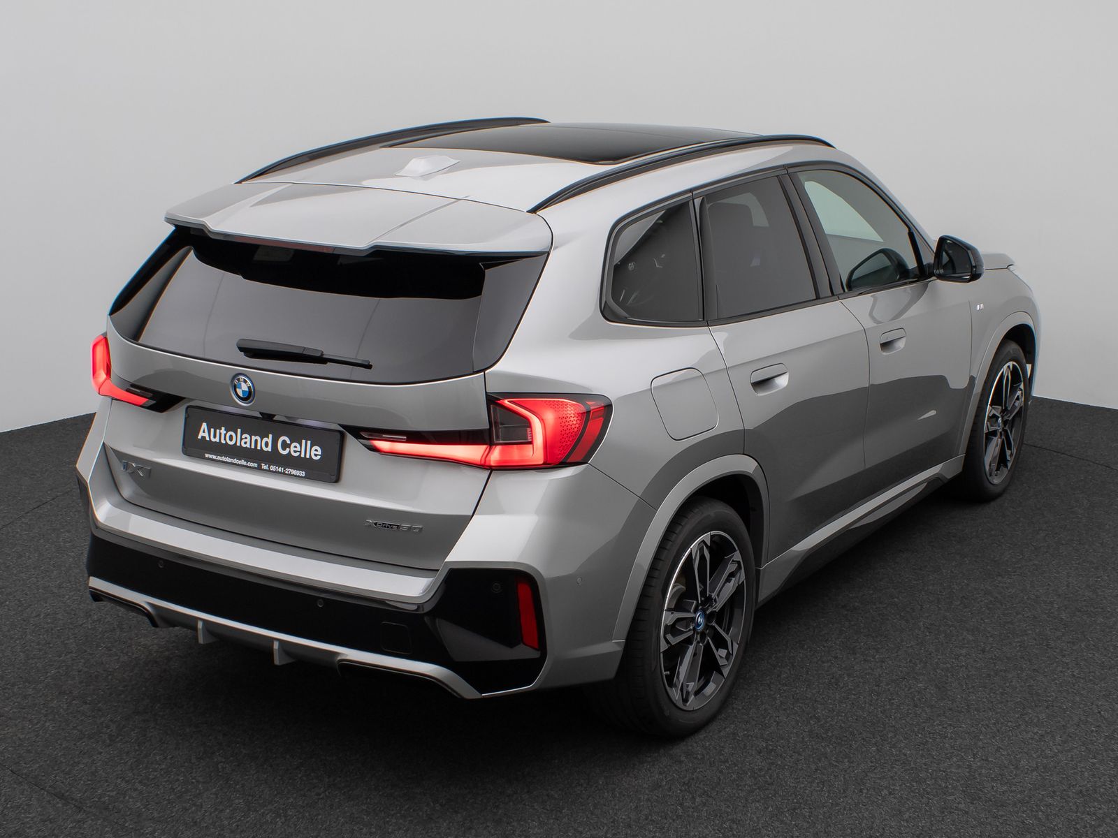 Fahrzeugabbildung BMW iX1 xD30 M Sport DAB Panorama Kamera Komfort 19"