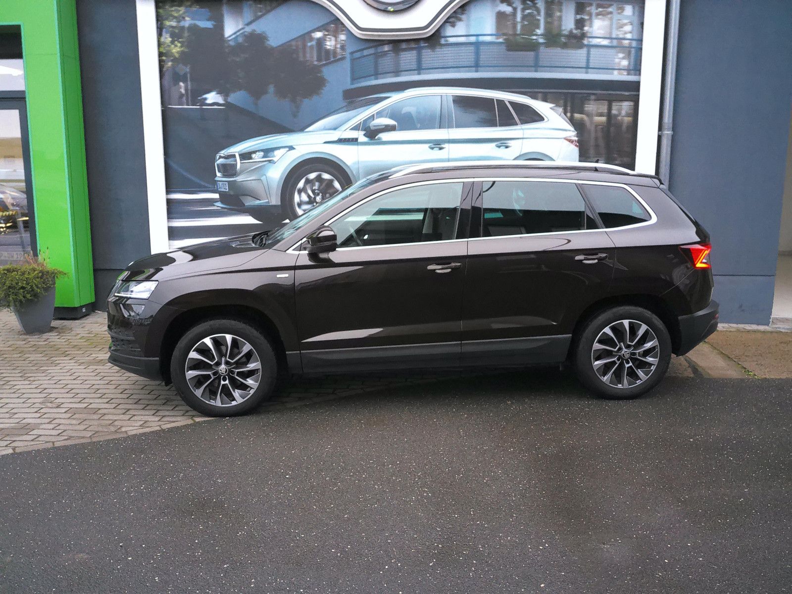 Fahrzeugabbildung SKODA Karoq Drive 125 1.5 TSI LED Navi DSG AHK