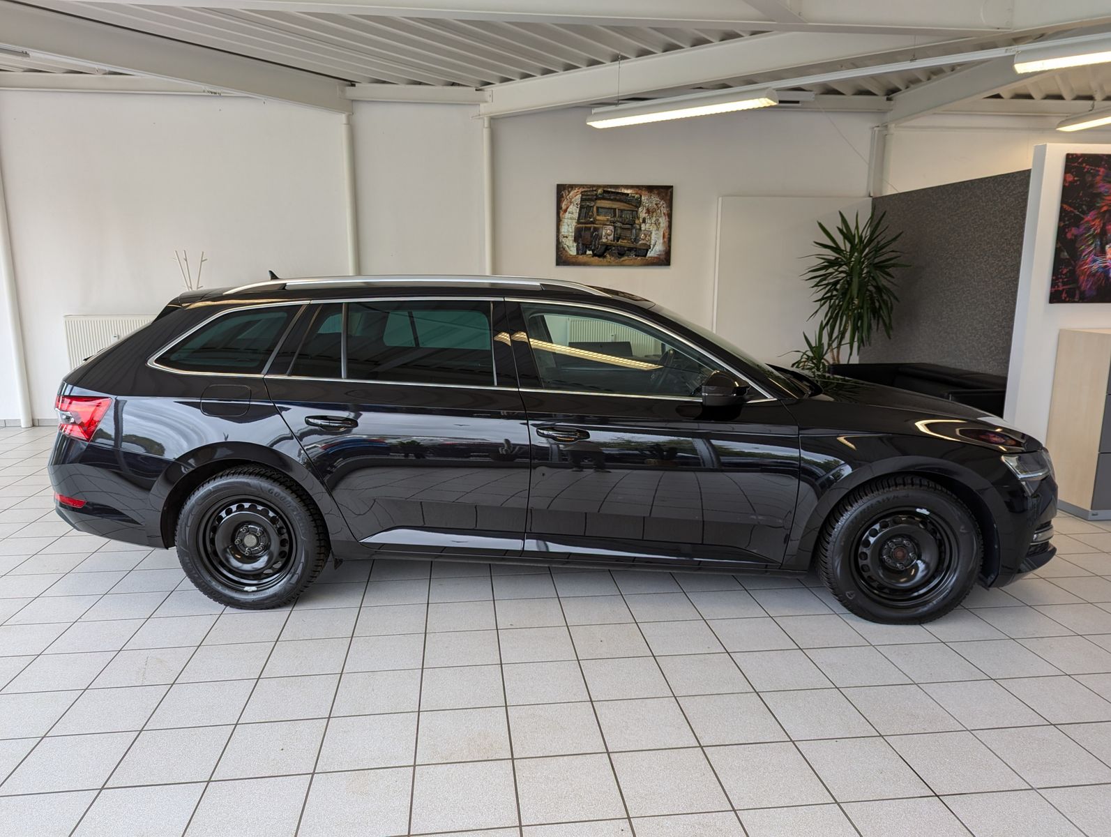 Fahrzeugabbildung SKODA Superb 2.0 TDI DSG Memory LED Kamera Leder StHz.