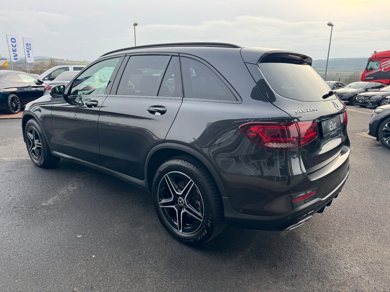 Fahrzeugabbildung Mercedes-Benz GLC 220d 4M+AMG+Pano+Distr+Night+RKamera