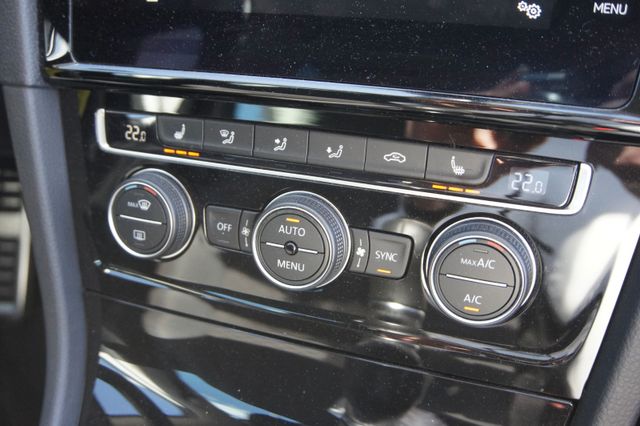 Fahrzeugabbildung Volkswagen Golf VII Var. 1.6 TDI JOIN NAVI LED PDC ALU SHZ