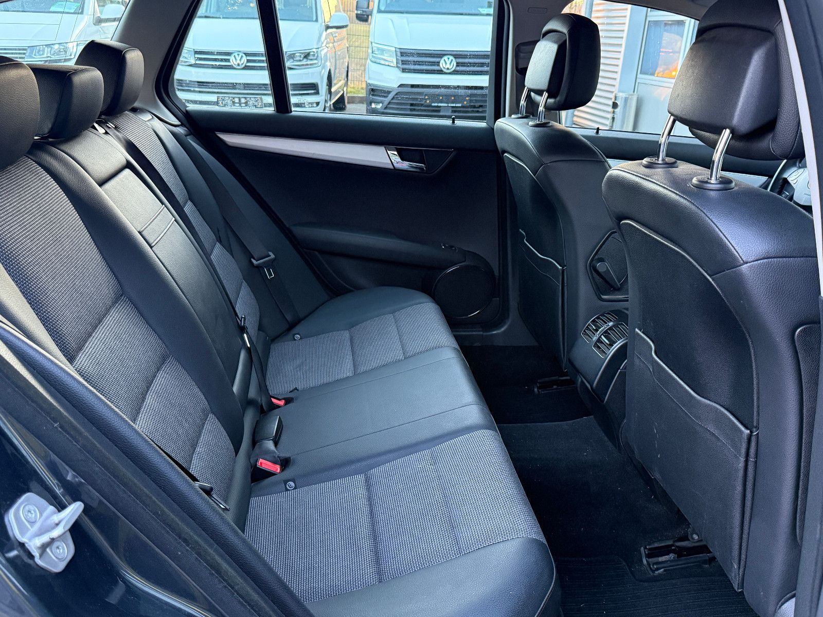 Fahrzeugabbildung Mercedes-Benz C 200 T CGI BlueEff Avantgarde Aut AHK GRA SHZ