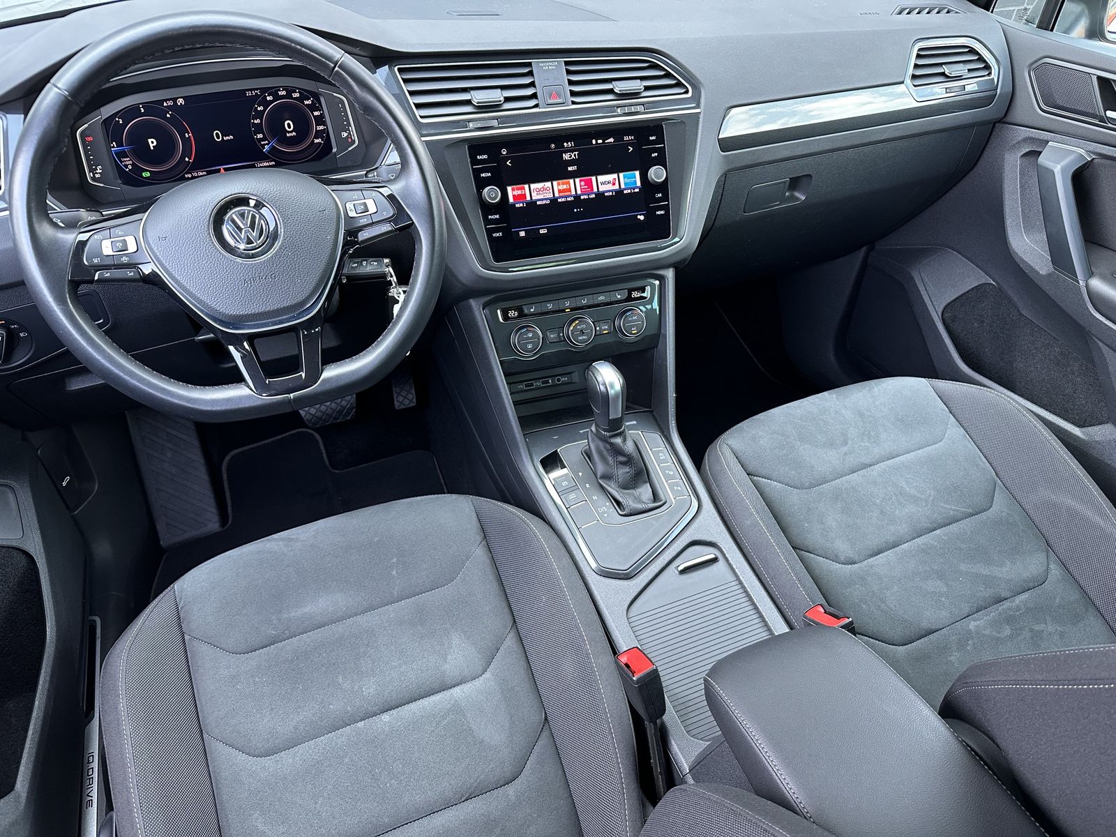 Fahrzeugabbildung Volkswagen Tiguan 2.0 TDI DSG HL NAV+LED+KAM+ACC+VCOCKPIT