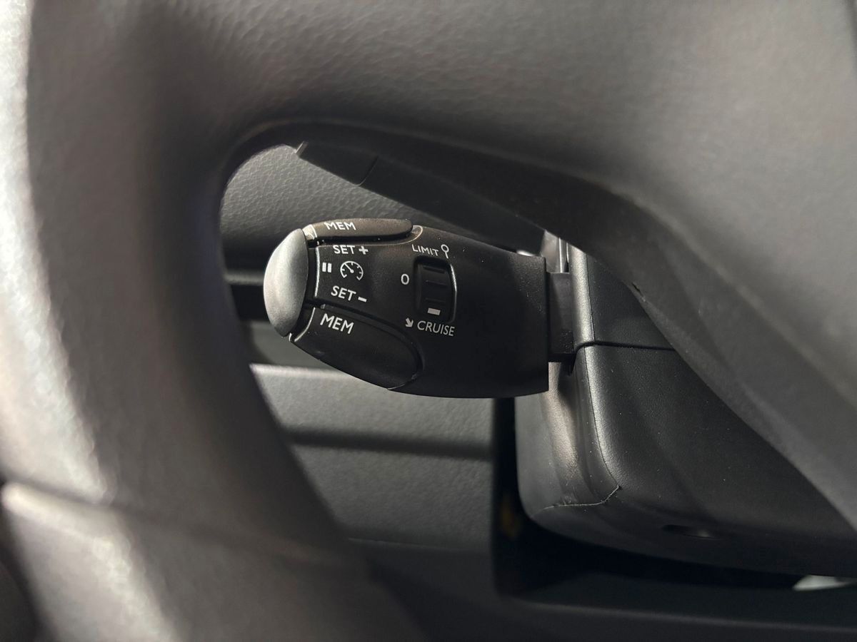 Fahrzeugabbildung Opel Vivaro 2.0 D Edition L3 #Sortimo#Kamera#Carplay#