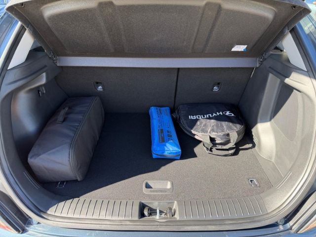 Fahrzeugabbildung Hyundai KONA Trend Elektro 2WD +KLIMA+NAVI+RFK+PDC+SHZ+U