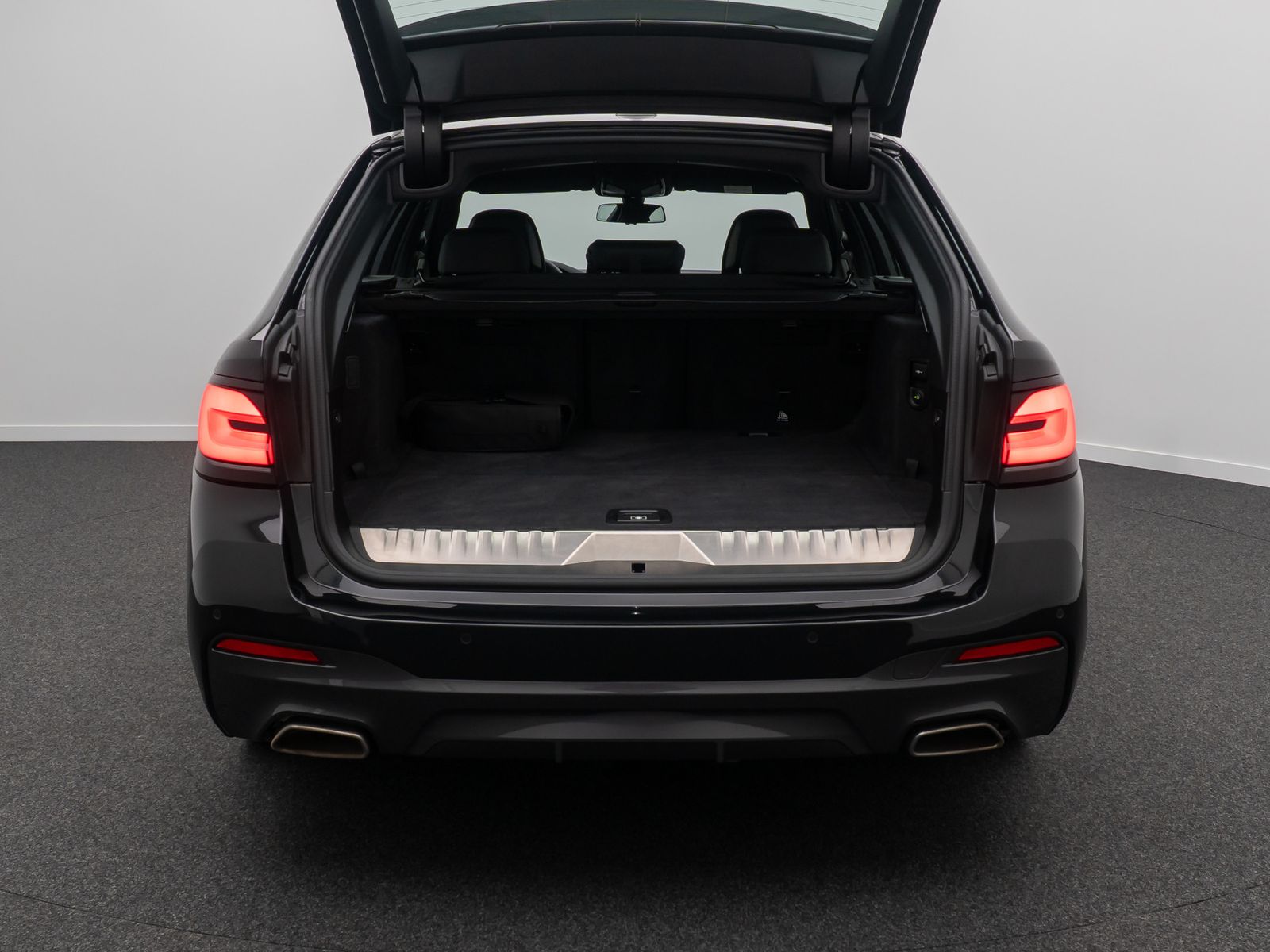 Fahrzeugabbildung BMW 530e M Sport DAB Laser H/K AHK Kamera HUD Komfor