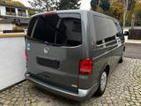 Volkswagen T5 Caravelle Comfort Behindertengerecht - Volkswagen T5 Caravelle mit Diesel-Antrieb: Automatik