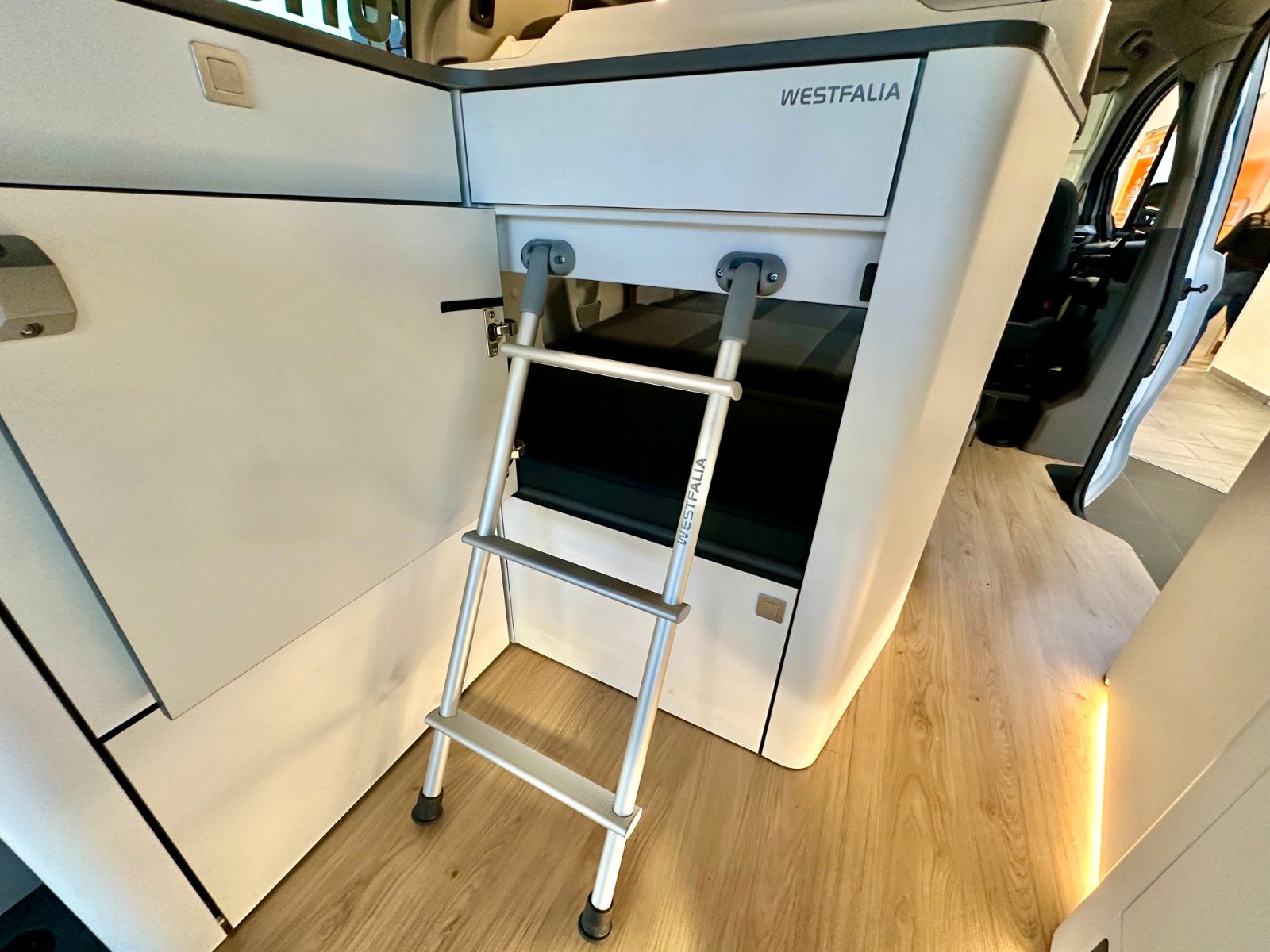 Vehicle image: Ford Nugget L1 Titanium | New Model V710