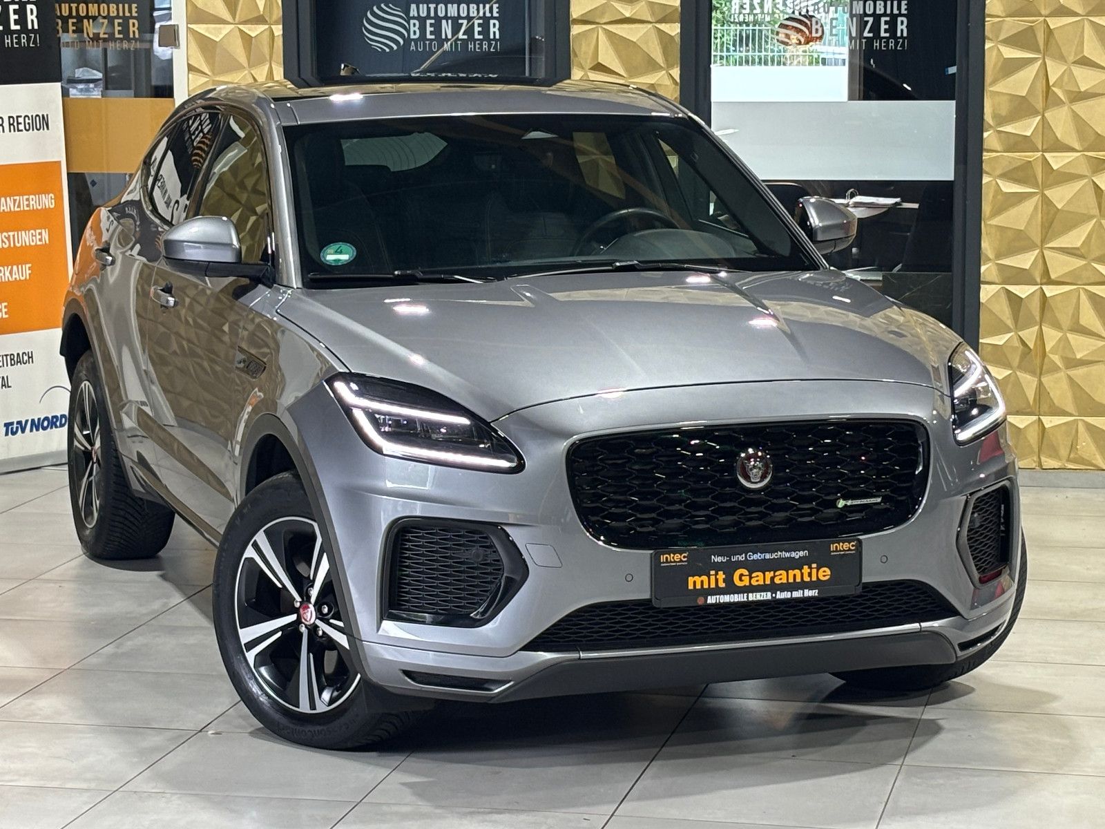 Fahrzeugabbildung Jaguar E-PACE R-Dynamic/AWD/PANORAMA/KAMERA/MERIDIAN