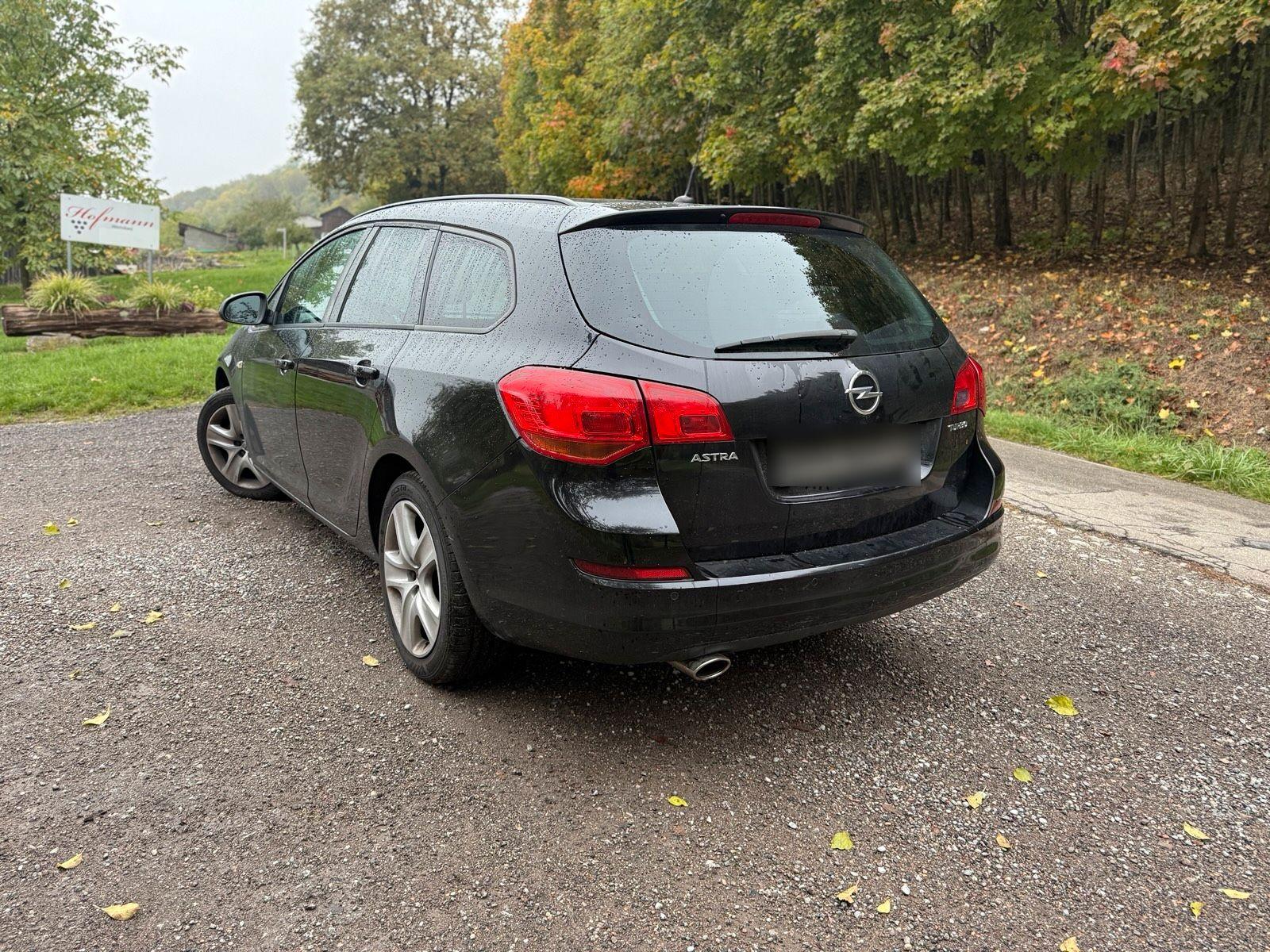 Opel Astra, 2012