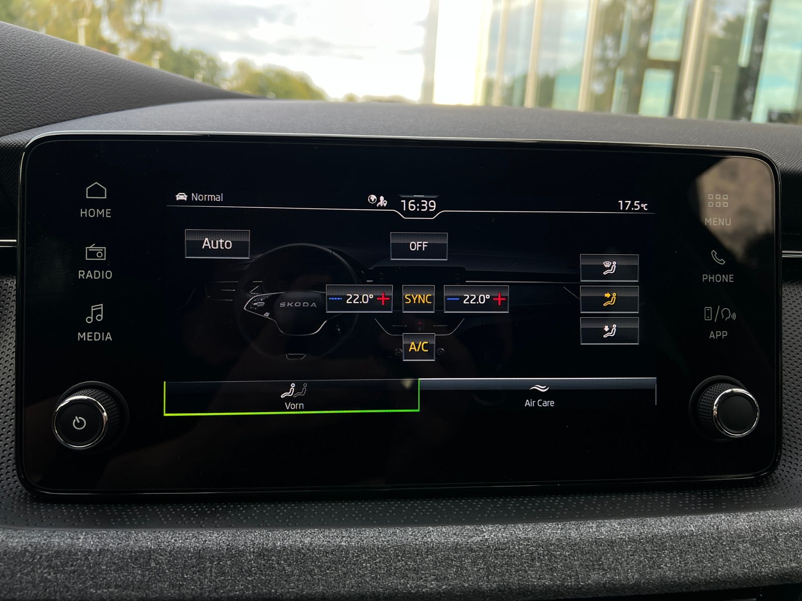 Fahrzeugabbildung SKODA Scala Selection 1.0 TSI DSG *AHK, LED, ACC, Kame