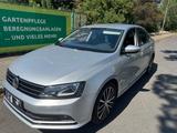 Volkswagen VW Jetta 1.4 TSI Xenon, Navi, Totwinkel, Sitzhei - silberne Volkswagen Jetta