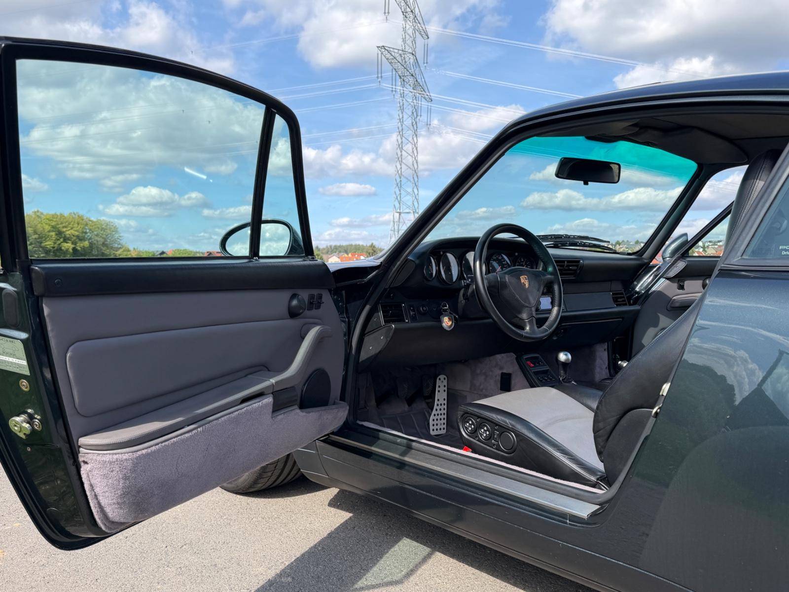 Porsche 993 Carrera 4 Coupé Aventuragrün H-Kennzeichen