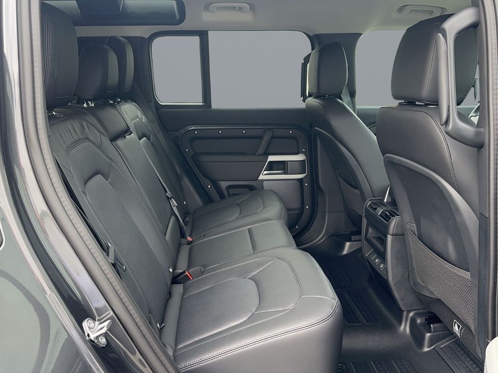LAND-ROVER Defender 2024
