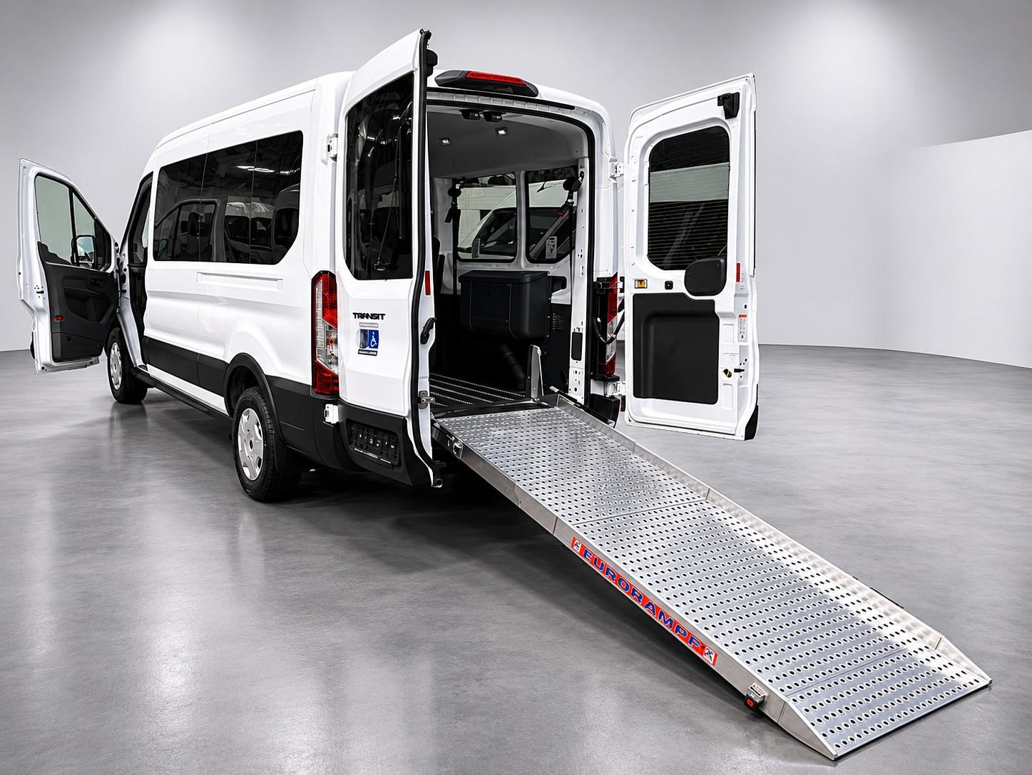 Ford Kombi L3H2 KMP BTW Rampe Rollstuhl Liege T-Stuhl