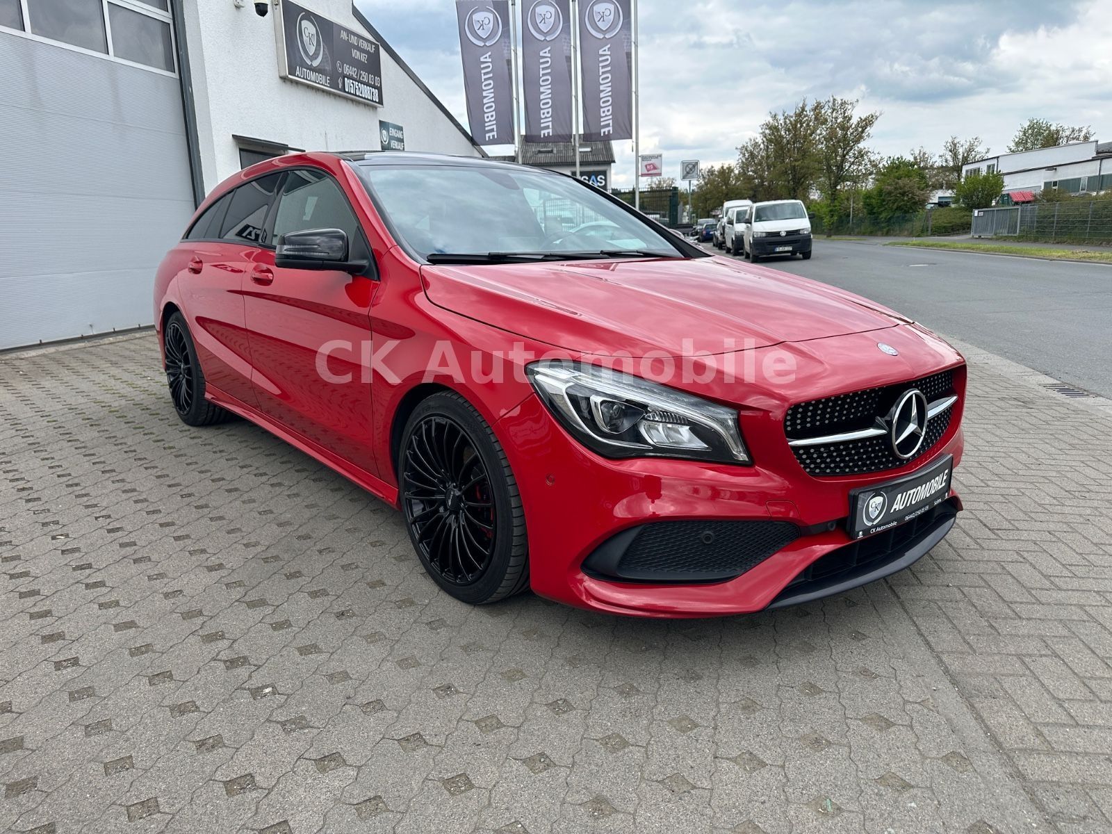 Fahrzeugabbildung Mercedes-Benz CLA 200 Shooting Brake AMG-Line/Night-Paket/LED