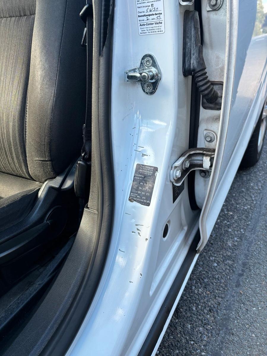 Opel Astra 2011 — photo 15