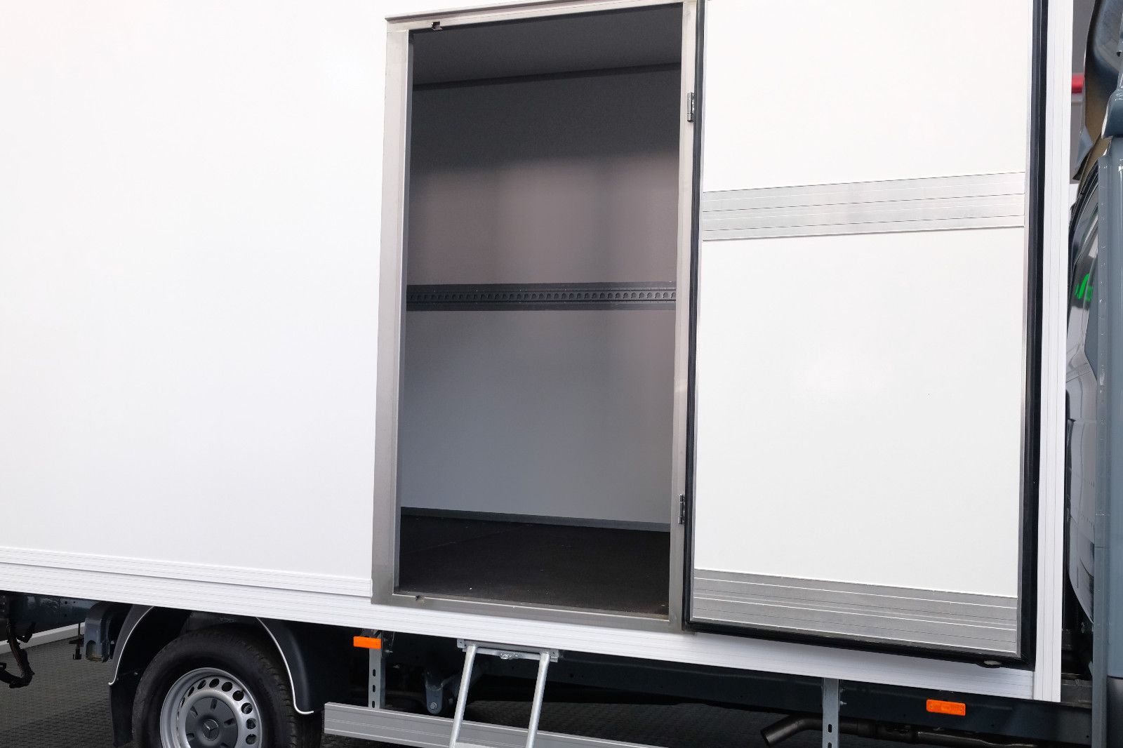 Fahrzeugabbildung Mercedes-Benz Sprinter 319 CDI Koffer Ladebordwand SOFORT