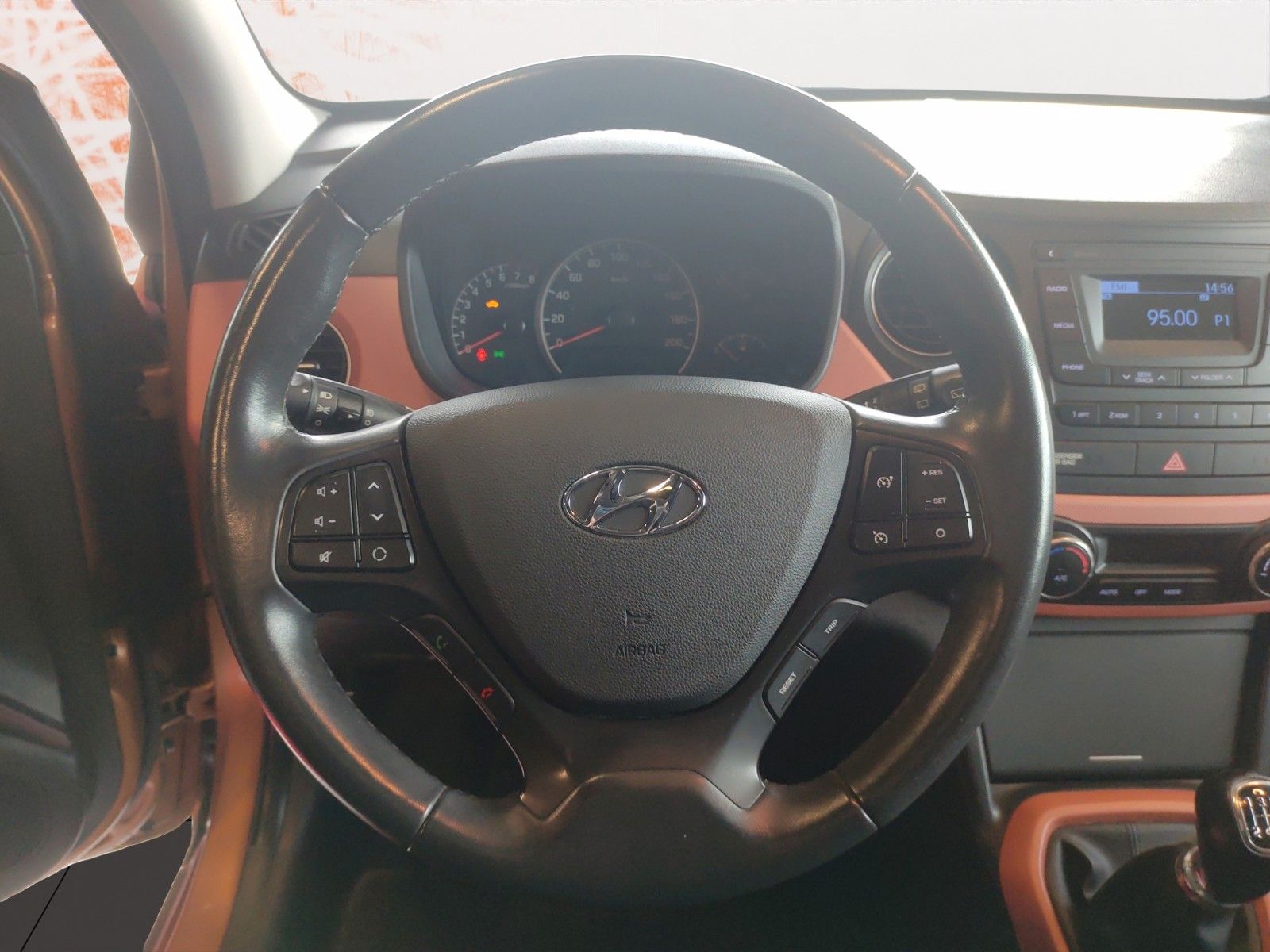 Fahrzeugabbildung Hyundai i10 Style ! PDC ! beh. LR ! Schiebedach ! VOLL !