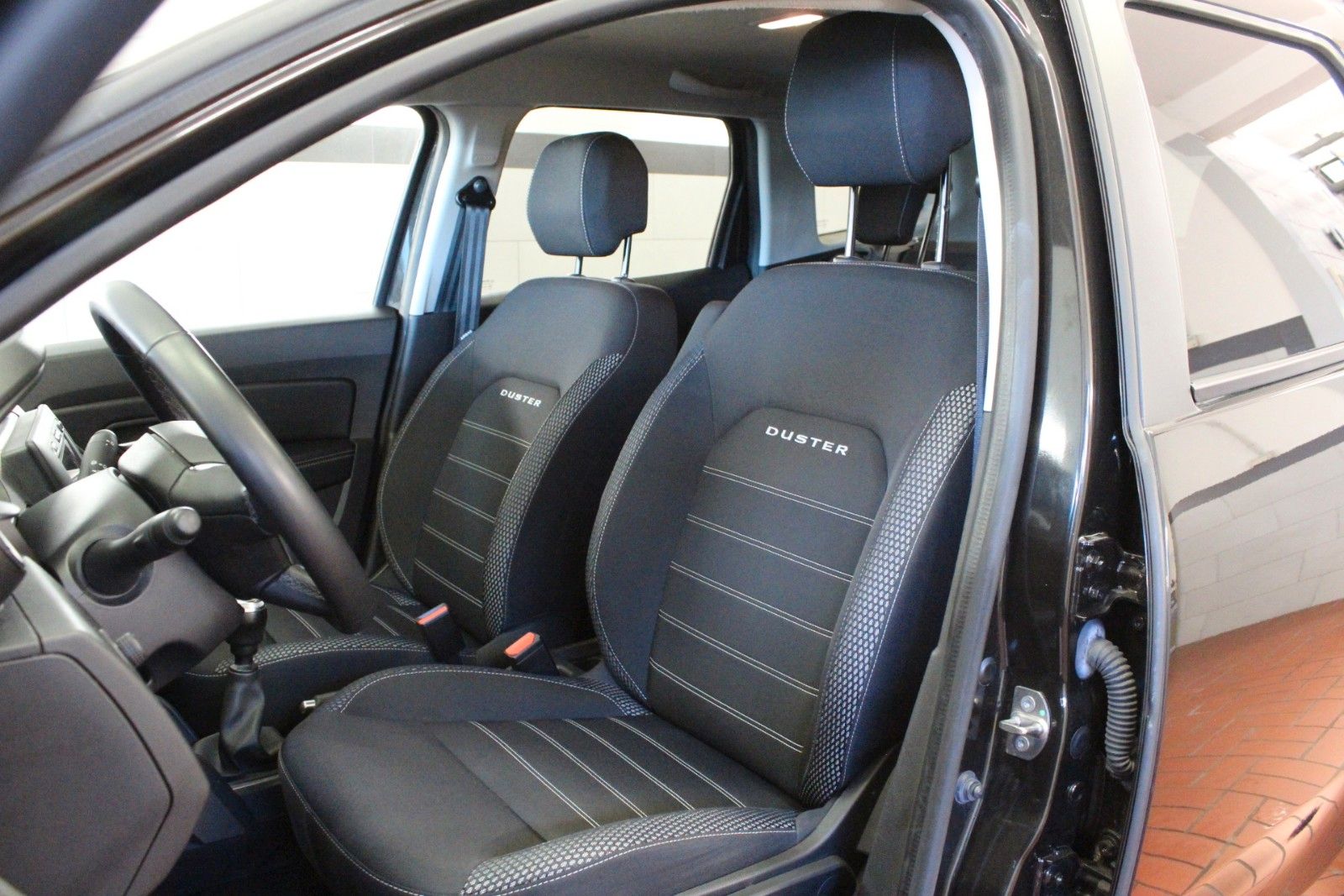 Fahrzeugabbildung Dacia Duster TCe130 *Anniversary Navi*Sitzhzg*Kamera