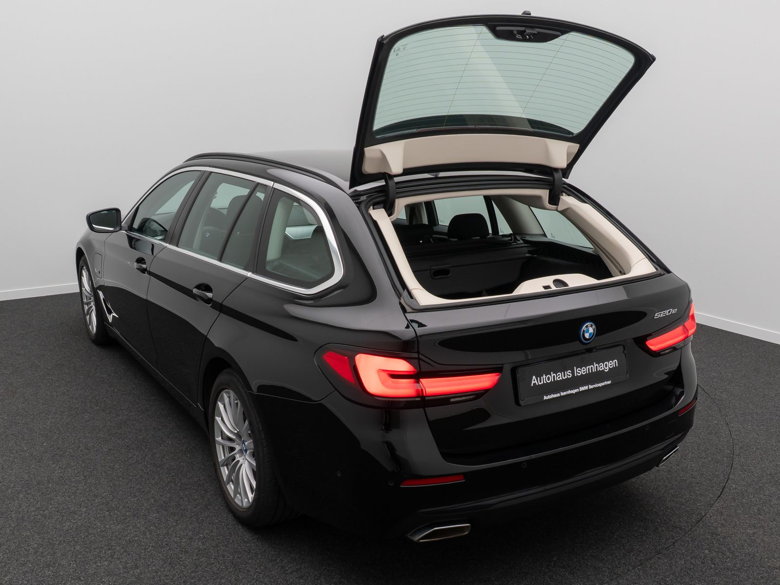 Fahrzeugabbildung BMW 520e GeschwindigReg DAB Kamera CockpitPro Alarm