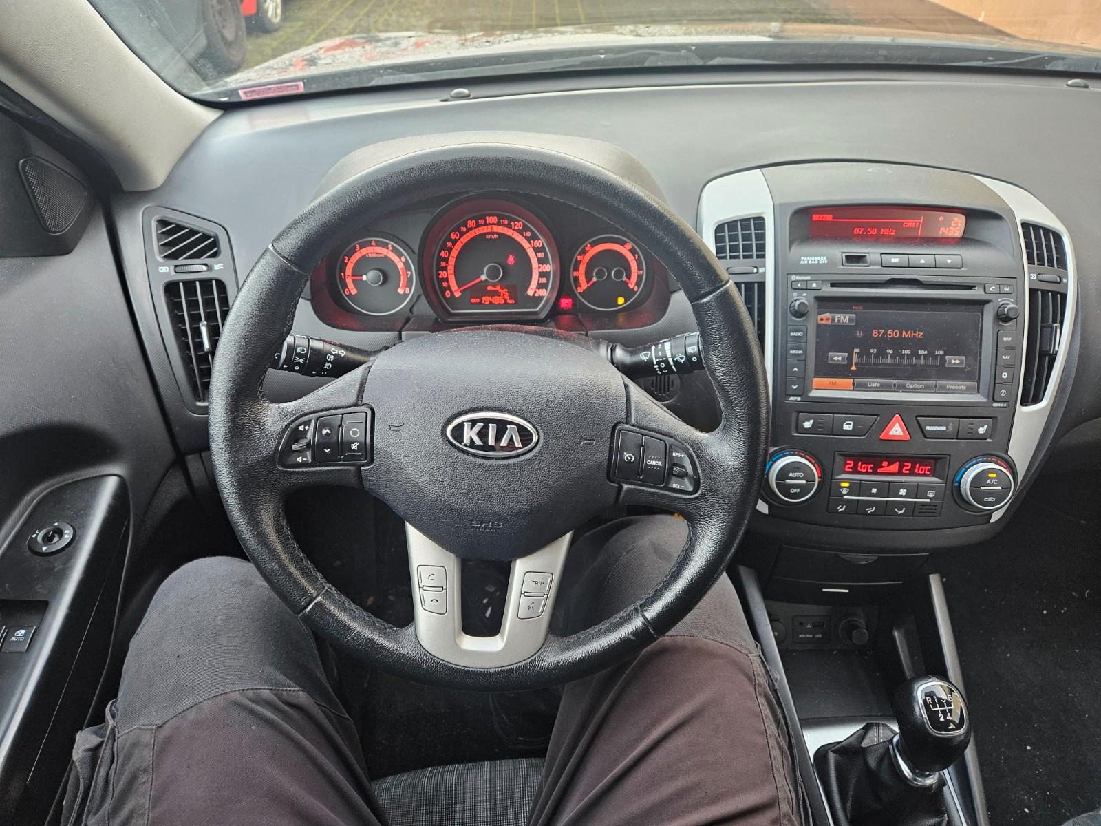 Kia cee'd 2012 — photo 8