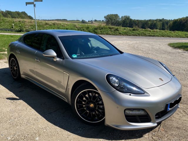 Porsche Panamera 4S