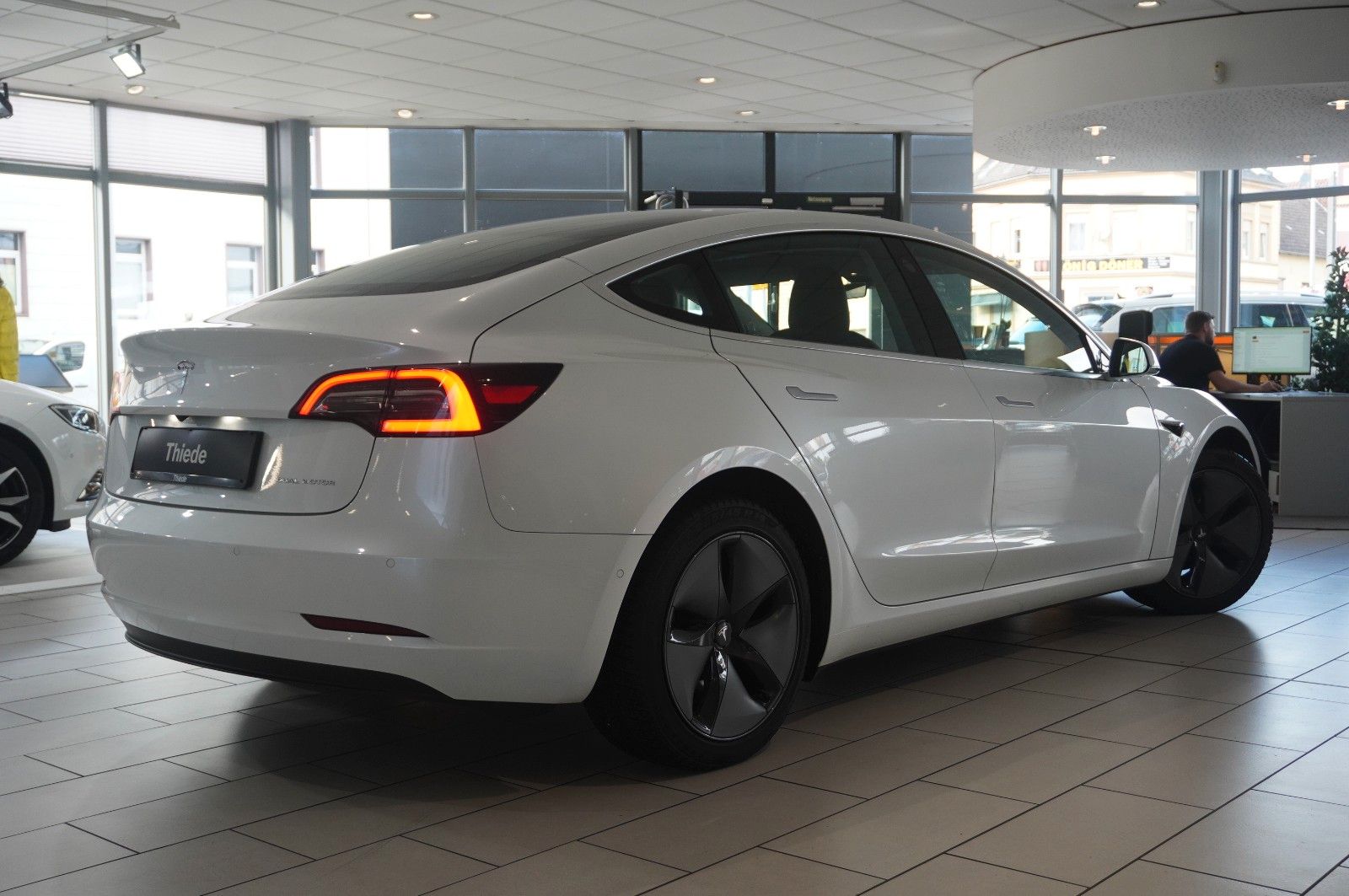 Fahrzeugabbildung Tesla Model 3 LONGRANGE DUAL-MOTOR NAVI/KAMERA/SH/PANO