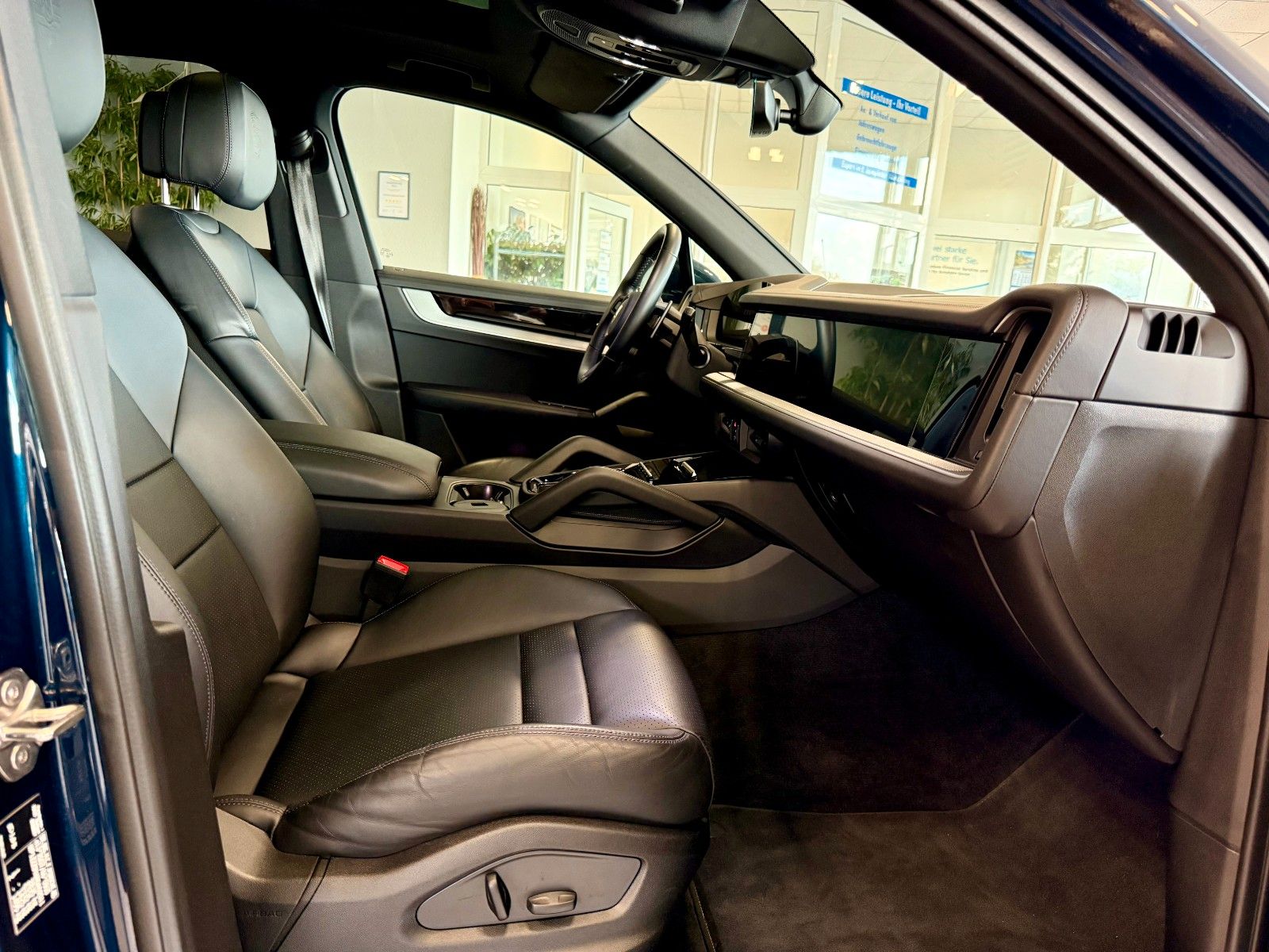 Fahrzeugabbildung Porsche Cayenne V6 Luftfederung/Panorama/HeadUP/BOSE