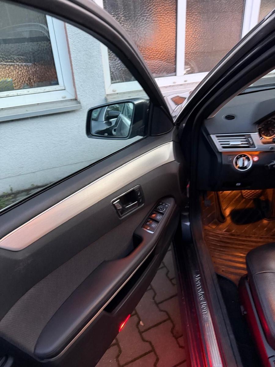 Mercedes-Benz 220 2010 — photo 8