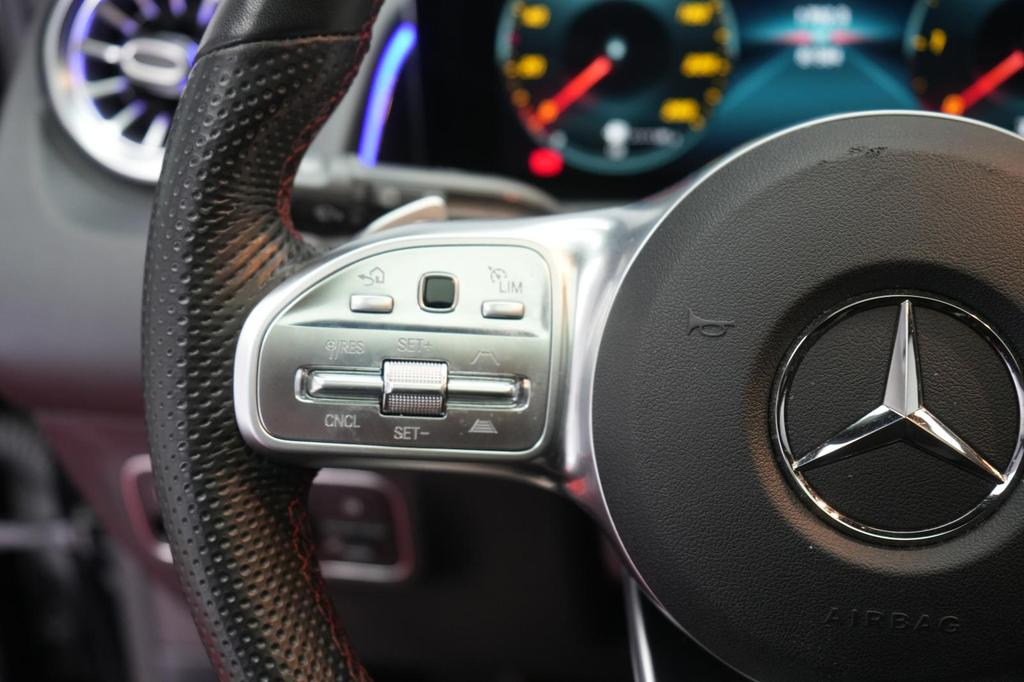 Mercedes-Benz GLB 220