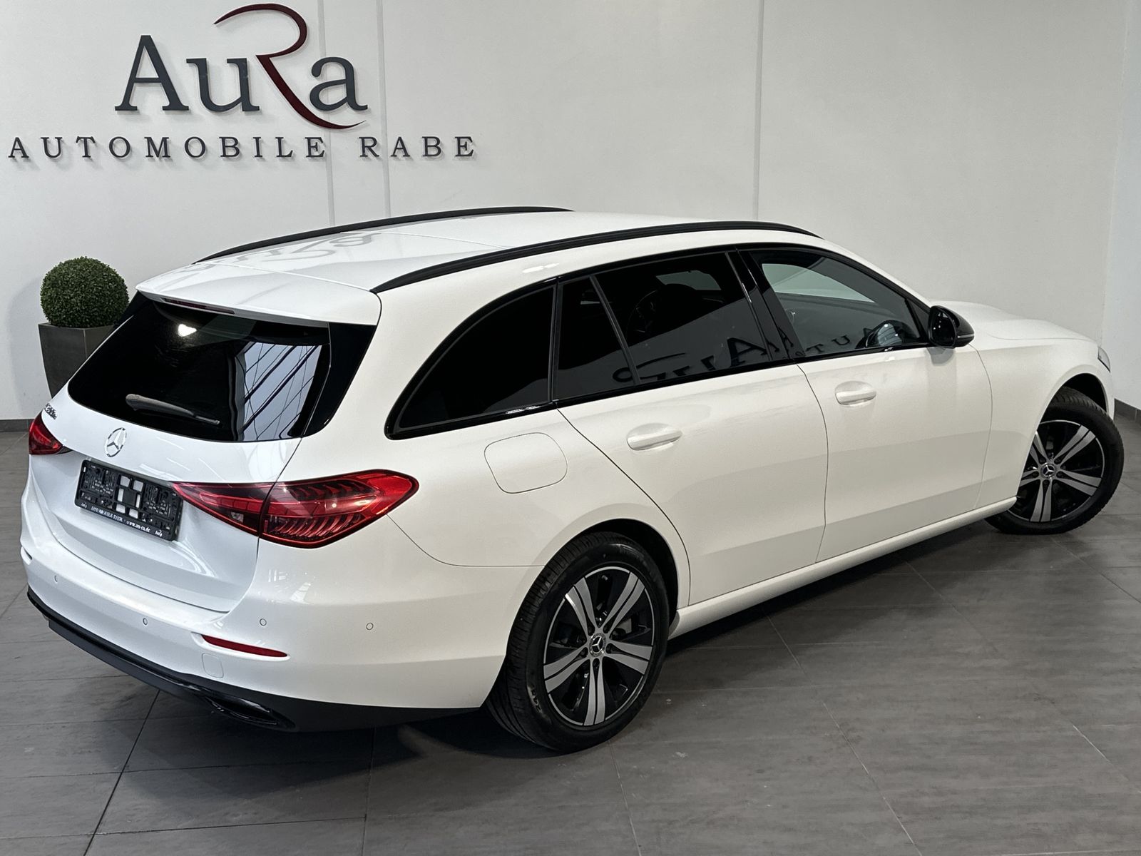 Fahrzeugabbildung Mercedes-Benz C 300e T Avantgarde Night-Paket NAV+LED+ACC+KAM