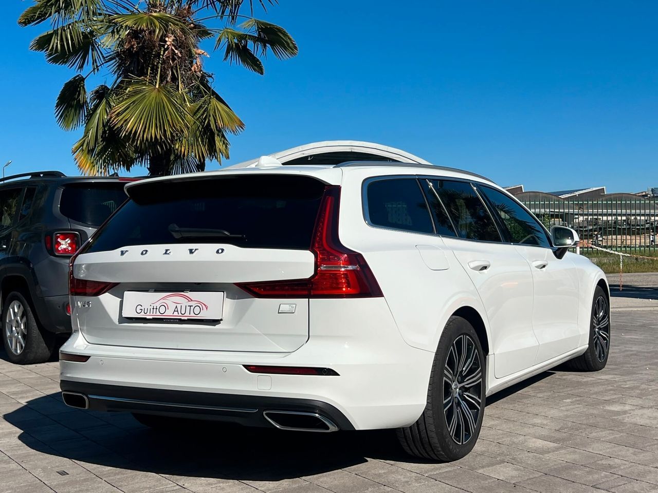 Volvo V60 T6 Recharge AWD Plug-in Hybrid Inscrip imagem 2