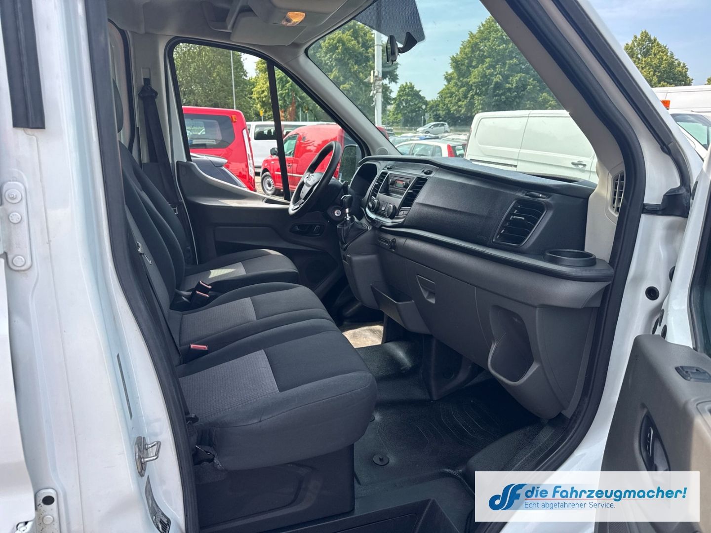Fahrzeugabbildung Ford Transit Pritsche 310 L2 Doppelkabine Basis 2.0 T