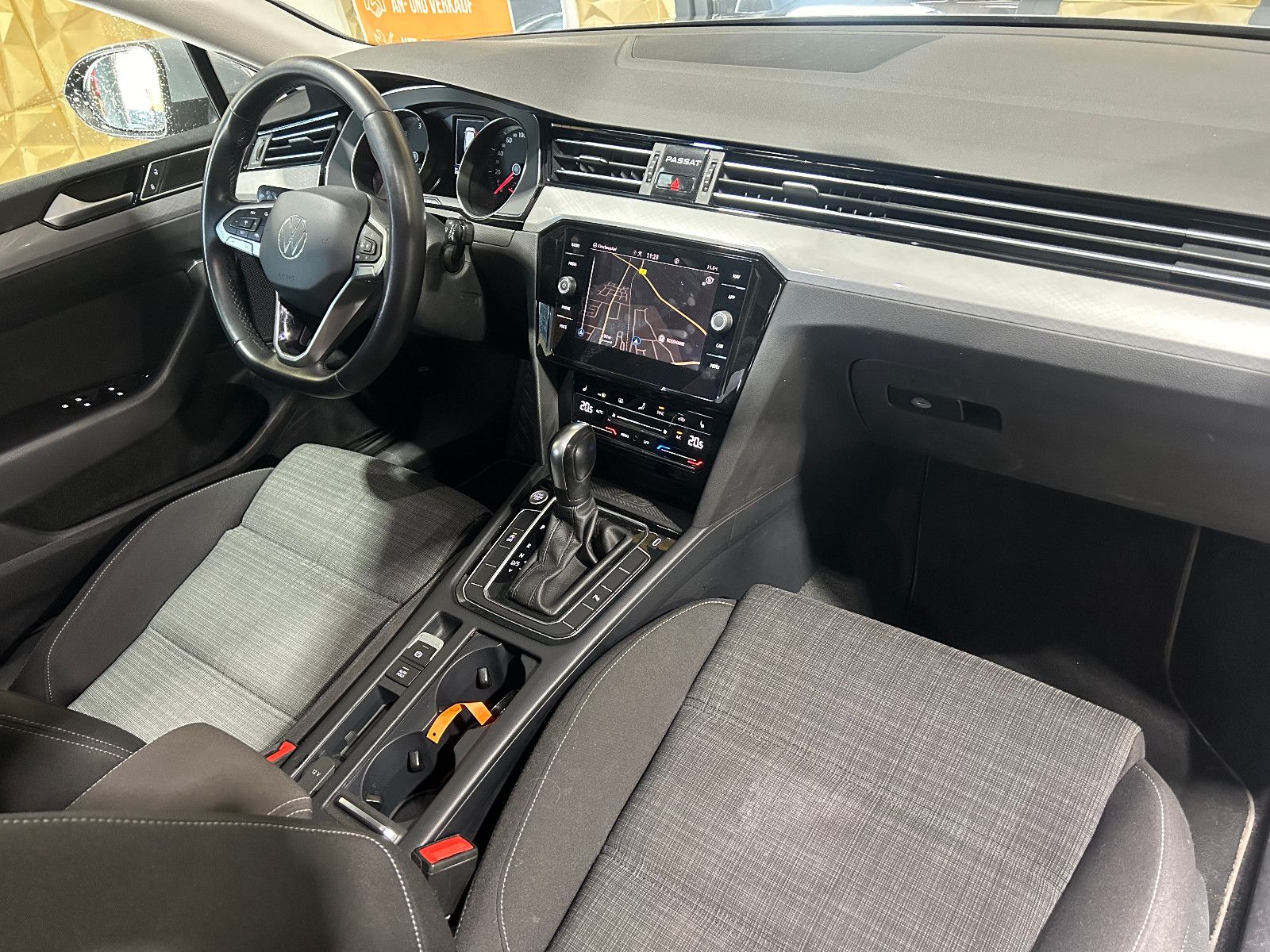 Fahrzeugabbildung Volkswagen Passat Variant Business/APPLE/8-FACH/ACC/KAMERA/
